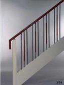 Pfosten “A” mit Edelstahlabstandshalter, Handlauf “H4″ mit Knick am Antritt, Stäbe “M20+BR503″